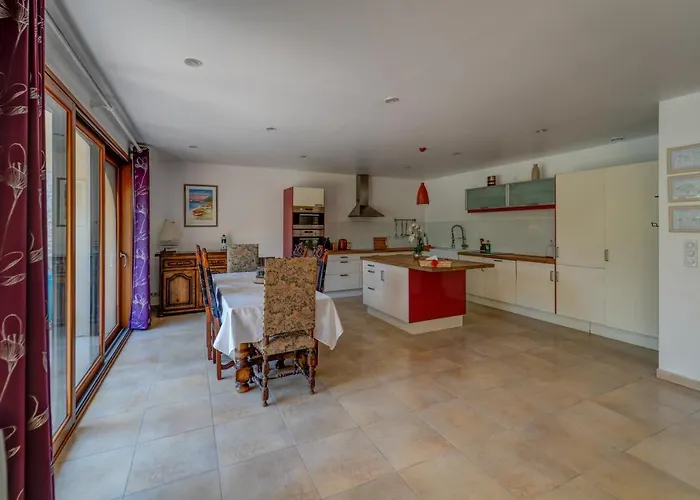 Imagine Roussillon Privee Avec Piscine - 8 Personnes 4*